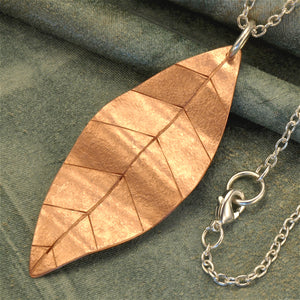 Leaf necklace in copper